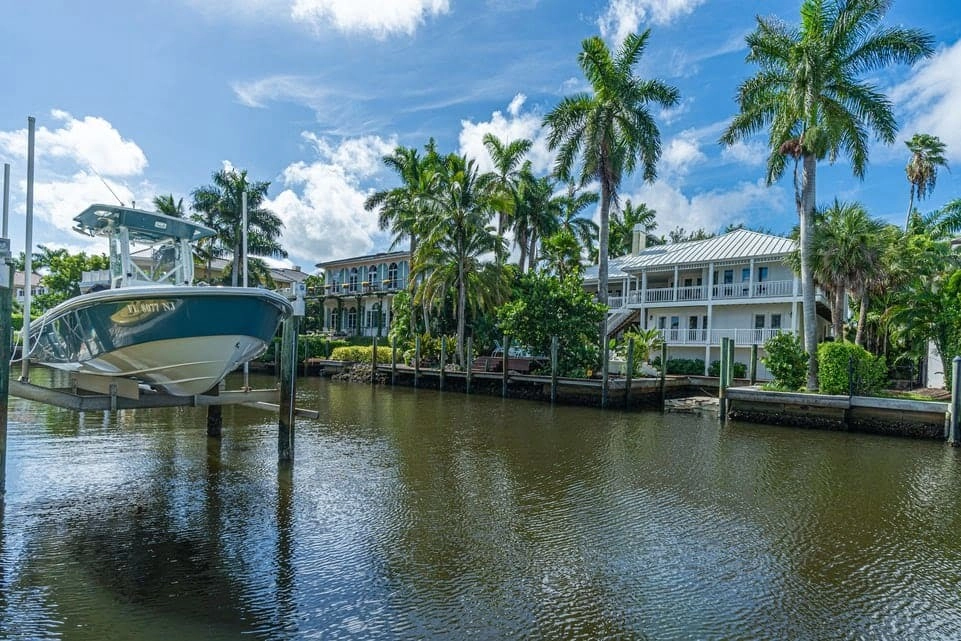 Southwest Florida Neighborhood Right For You Aqualane Shores Waterway Home Exterior