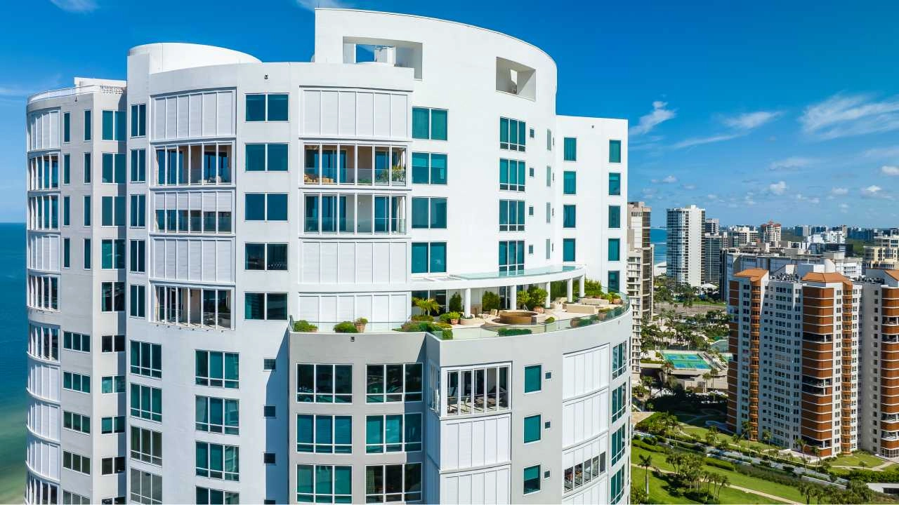 Naples-Florida-Park-Shore-Building-with-Outdoor-Terrace