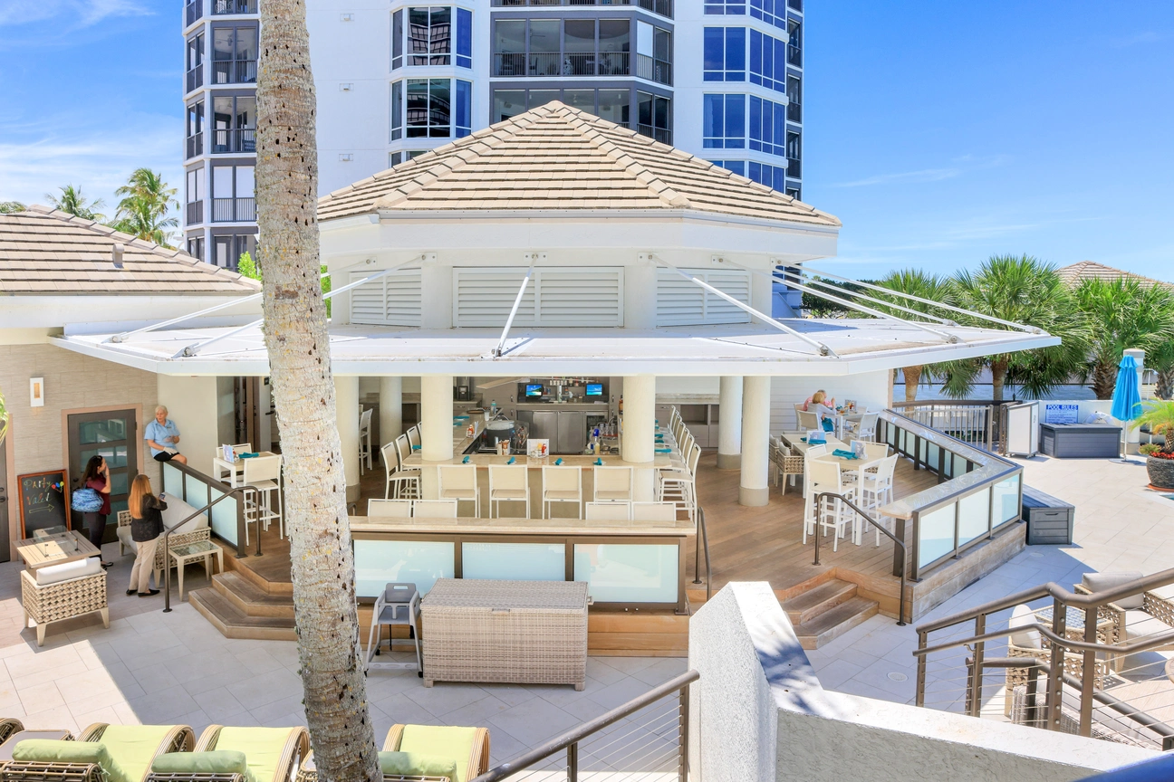 Naples-Florida-Park-Shore-Building-with-Outdoor-Terrace