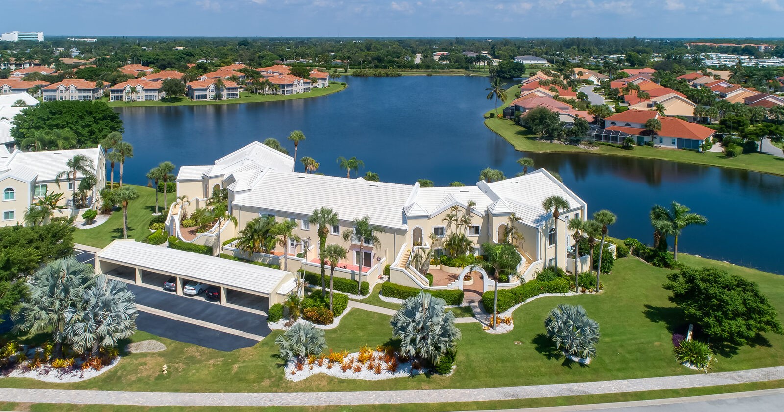 what to look for when buying a vacation home in naples