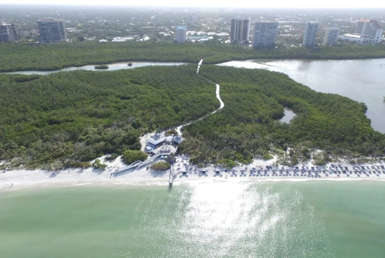 pelican bay beach club north commons restaurant clam pass