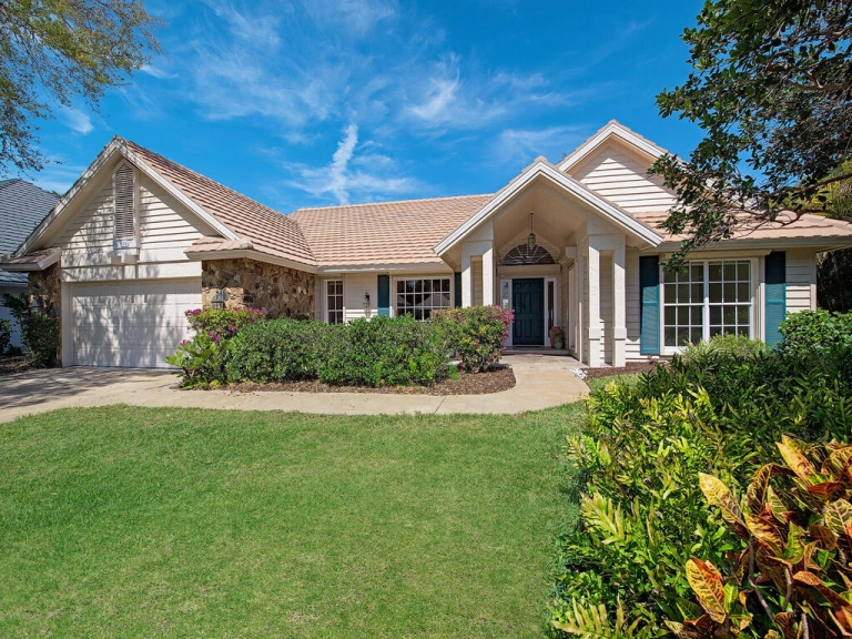811 Arrowhead Ln, Naples  |  Pelican Bay Home