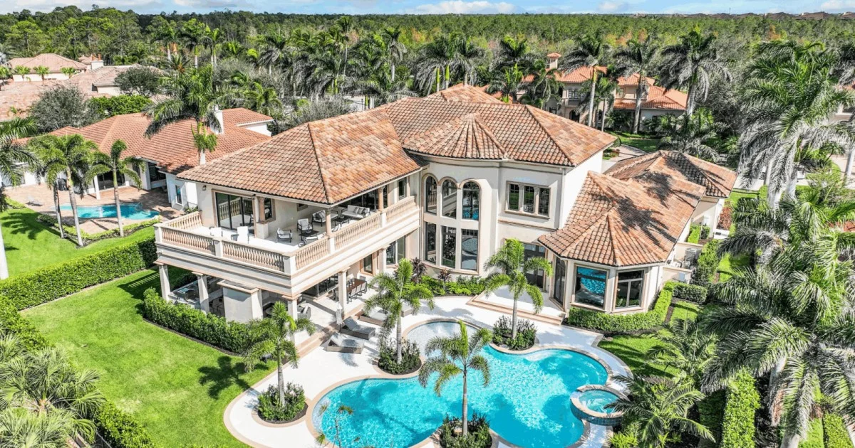 exterior-pool-2581-escada-dr-naples-fl-34109-2-rear-aerial